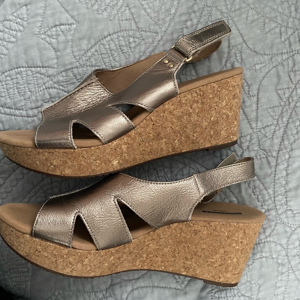 Clarks Reflection cushion wedges